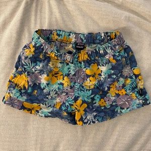 Patagonia ‘barely baggies’ size S tropical patterned shorts